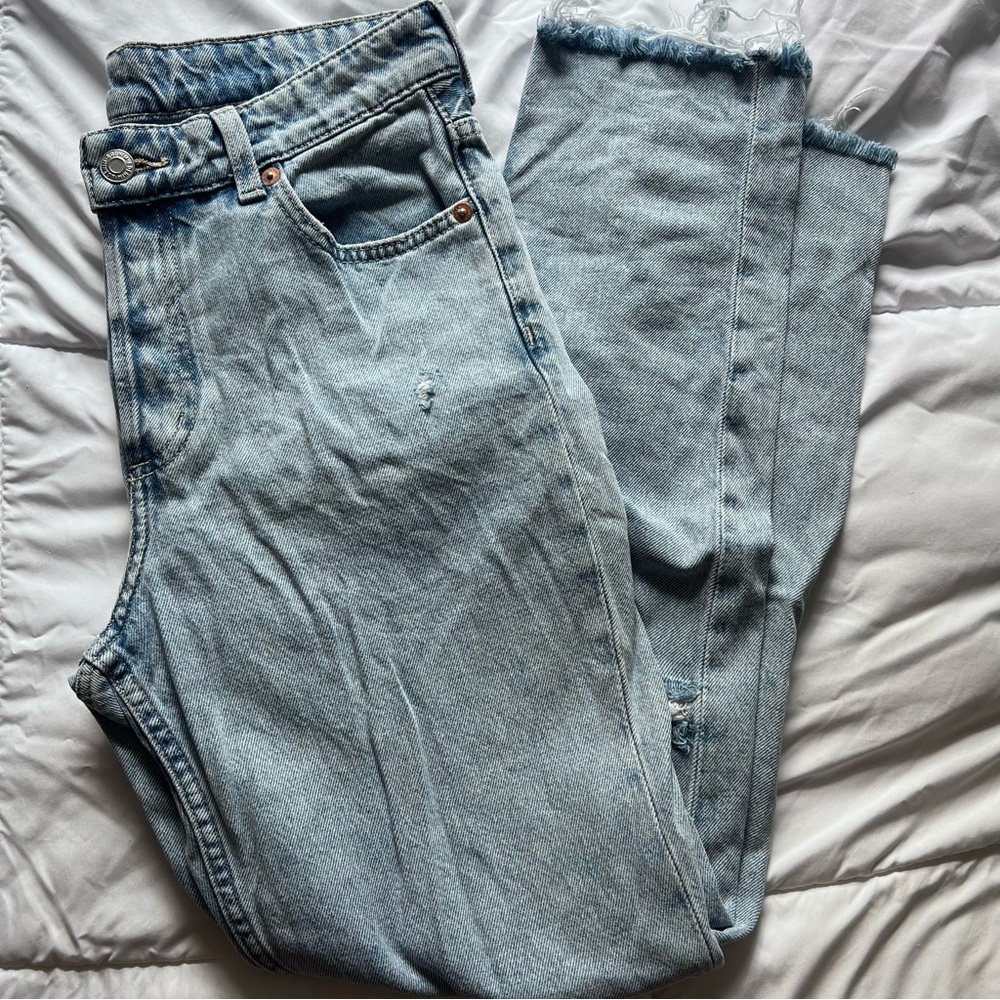 H&M Distressed Boyfriend Jeans